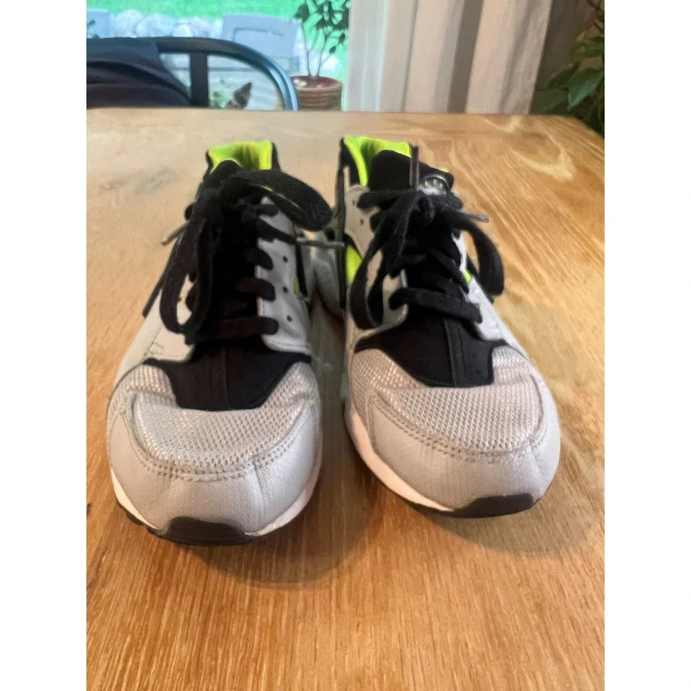 Nike Huarache Run SE Kids Sneakers Gray‎ Black Neon Green Shoes Size 5.5Y